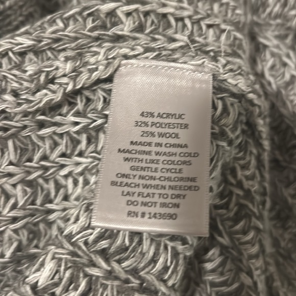 Larry Levine Cable Knot Cardigan W/Pockets - Picture 6 of 8